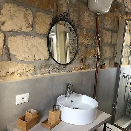 Alle Antiche Mura Di Casa Professa * Palermo